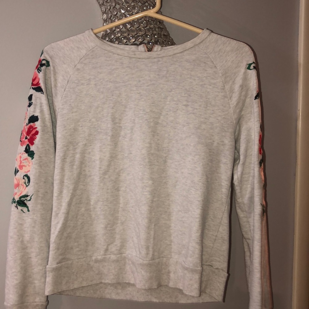 Flower sleeve sweater